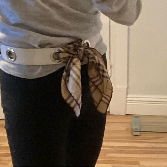 Tod’s beautiful leather belt with grommets . White rare and luxury - Picture 9 of 11